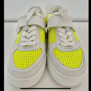 Vince Camuto Sargita Leather Sneakers